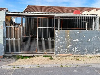 3 Bedroom House For Sale in Mitchells Plain - M7Uk.webp