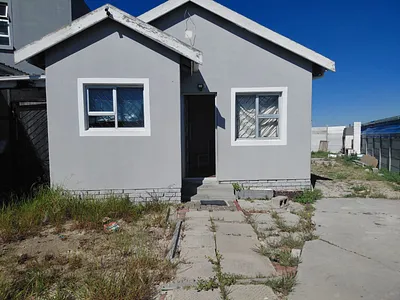 2 Bedroom House For Sale in Mitchells Plain - QYKK.webp