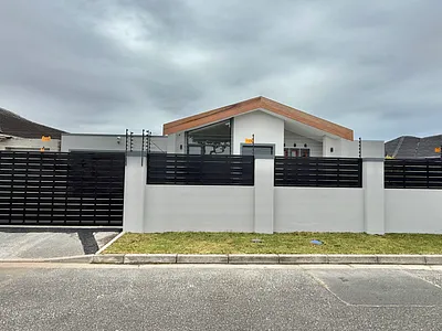 4 Bedroom House For Sale in Cape Town - 3Ptm.webp