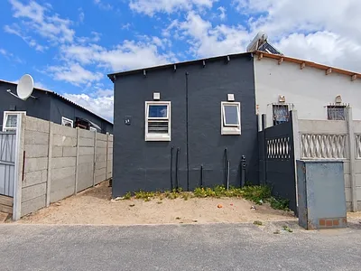 2 Bedroom House For Sale in Mitchells Plain - zyRh.webp