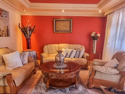 2 Bedroom House For Sale in Mitchells Plain - Z9yD.webp