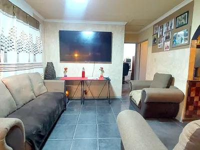 2 Bedroom House For Sale in Cape Town - 96ki.webp