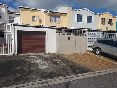 4 Bedroom Apartment For Sale in Cape Town - uUNZ.webp