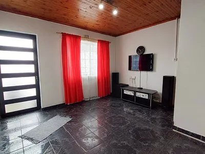 2 Bedroom House For Sale in Cape Town - XWkG.webp