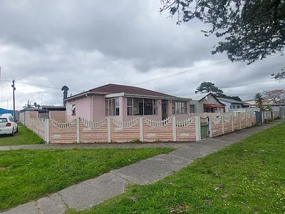 3 Bedroom House For Sale in Goodwood - lE0y.webp
