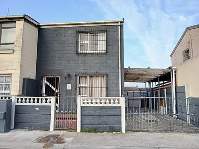 2 Bedroom House For Sale in Mitchells Plain - 2piW.webp