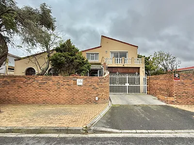 6 Bedroom House For Sale in Cape Town - img