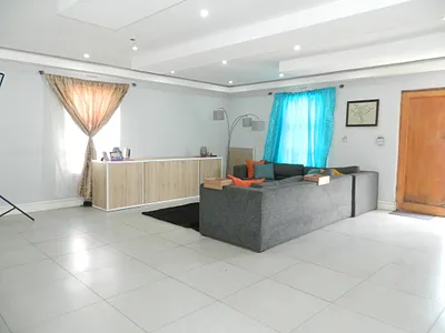 3 Bedroom House For Sale in Cape Town - xHBo.webp