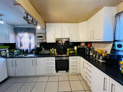 2 Bedroom House For Sale in Mitchells Plain - img