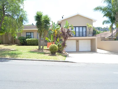 4 Bedroom House For Sale in Bellville - ejTh.webp