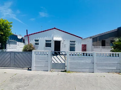 3 Bedroom House For Sale in Mitchells Plain - lIjX.webp