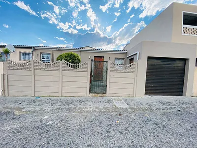 2 Bedroom House For Sale in Mitchells Plain - e559.webp