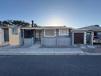 3 Bedroom House For Sale in Mitchells Plain - NwvG.webp