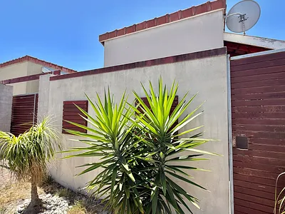 2 Bedroom House For Sale in Mitchells Plain - rOgQ.webp