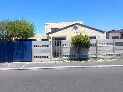 5 Bedroom House For Sale in Mitchells Plain - wt0Q.webp
