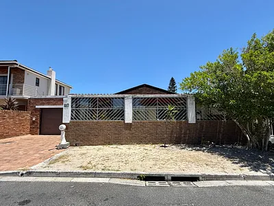 5 Bedroom House For Sale in Cape Town - UAUd.webp