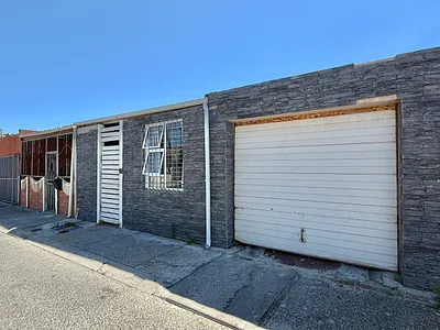 3 Bedroom House For Sale in Mitchells Plain - Vq1R.webp