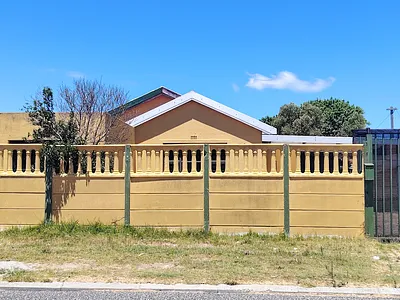 5 Bedroom House For Sale in Cape Town - 617L.webp