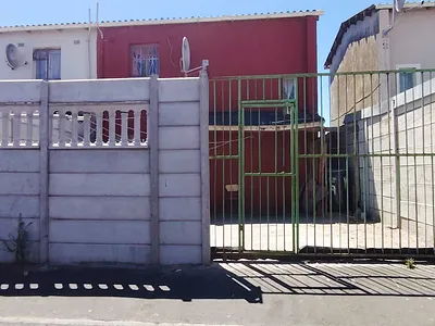 2 Bedroom House For Sale in Goodwood - b1RA.webp