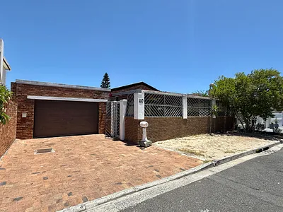 5 Bedroom House For Sale in Cape Town - ttf7.webp