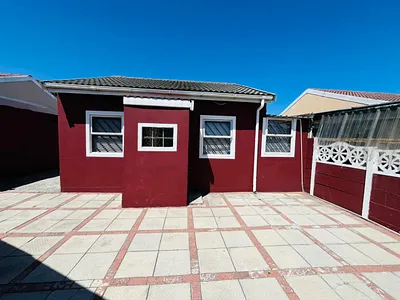 2 Bedroom House For Sale in Cape Town - 2KcZ.webp
