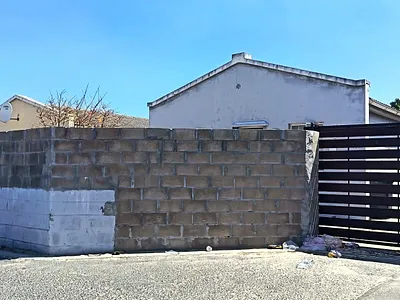 4 Bedroom House For Sale in Mitchells Plain - img