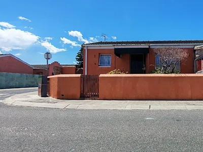 2 Bedroom House For Sale in Mitchells Plain - nfgK.webp