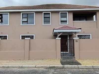 5 Bedroom House For Sale in Cape Town - hhuZ.webp
