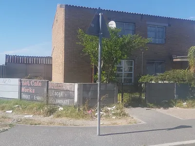 3 Bedroom House For Sale in Cape Town - bNaO.webp