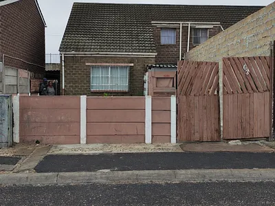 5 Bedroom House For Sale in Cape Town - uZZK.webp