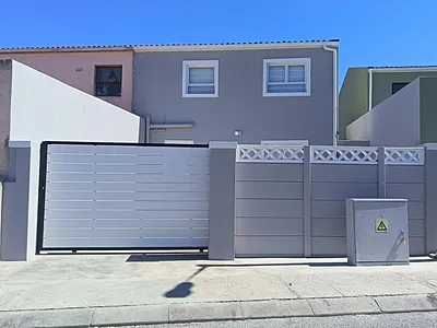 3 Bedroom House For Sale in Mitchells Plain - v5O4.webp