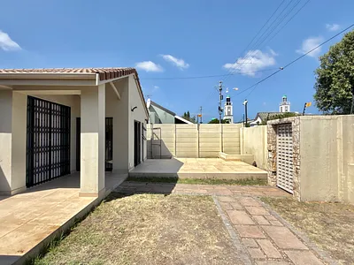 5 Bedroom House For Sale in Cape Town - cdsp.webp