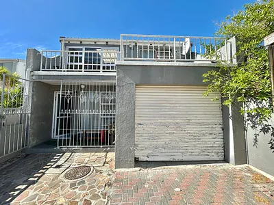 3 Bedroom House For Sale in Mitchells Plain - q5Sm.webp