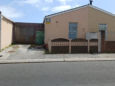 3 Bedroom House For Sale in Mitchells Plain - pF39.webp