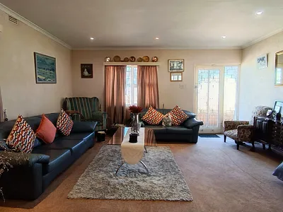 3 Bedroom House For Sale in Cape Town - OObb.webp