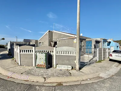 3 Bedroom House For Sale in Mitchells Plain - 04b0.webp