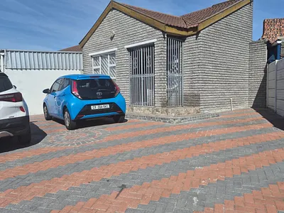 3 Bedroom House For Sale in Mitchells Plain - LZfb.webp