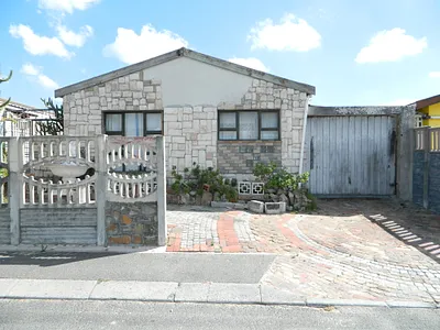 3 Bedroom House For Sale in Mitchells Plain - YBSe.webp