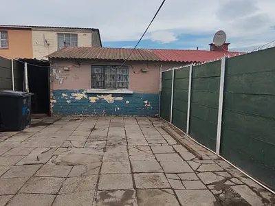 1 Bedroom House For Sale in Cape Town - img