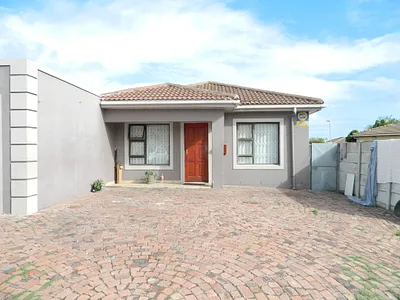 4 Bedroom House For Sale in Kuils River - a4gS.webp