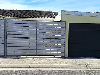 2 Bedroom House For Sale in Mitchells Plain - tZ9Q.webp