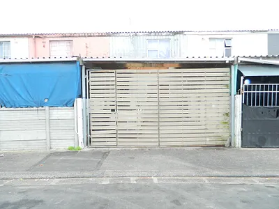 3 Bedroom House For Sale in Cape Town - 0c9q.webp