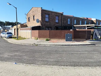 3 Bedroom House For Sale in Mitchells Plain - KD3r.webp