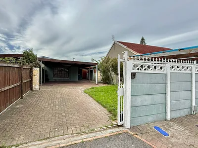 3 Bedroom House To Rent in Cape Town - utj6.webp