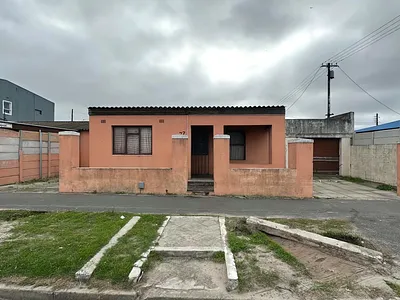 4 Bedroom House For Sale in Cape Town - img