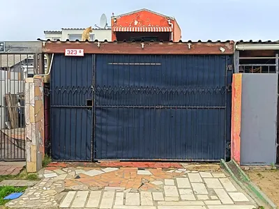 4 Bedroom House For Sale in Cape Town - img