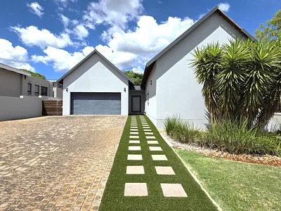 4 Bedroom House For Sale in Hartbeespoort - V2dP.webp