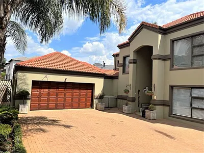 5 Bedroom House For Sale in Hartbeespoort - F9lf.webp