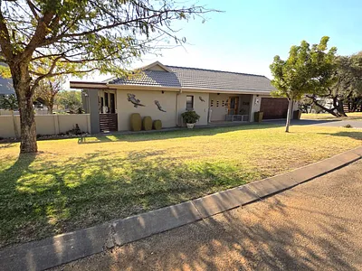 4 Bedroom House For Sale in Hartbeespoort - gnBu.webp