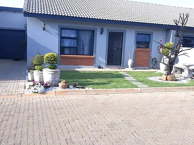 2 Bedroom Apartment For Sale in Hartbeespoort - img